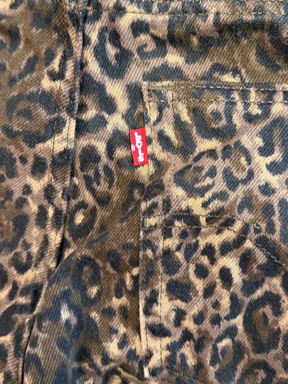 Levi’s Leopard Baggy Dad Jeans - Picture 8 of 8